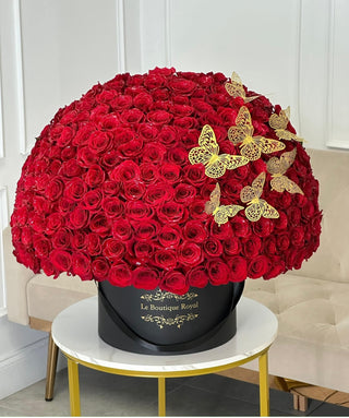 300 Rosas Rojas con Mariposas