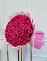 Ramo de rosas de tallo largo rosa fuerte