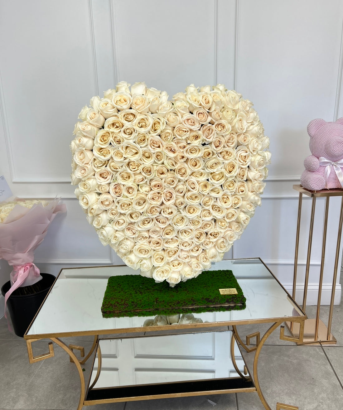 rose heart in white