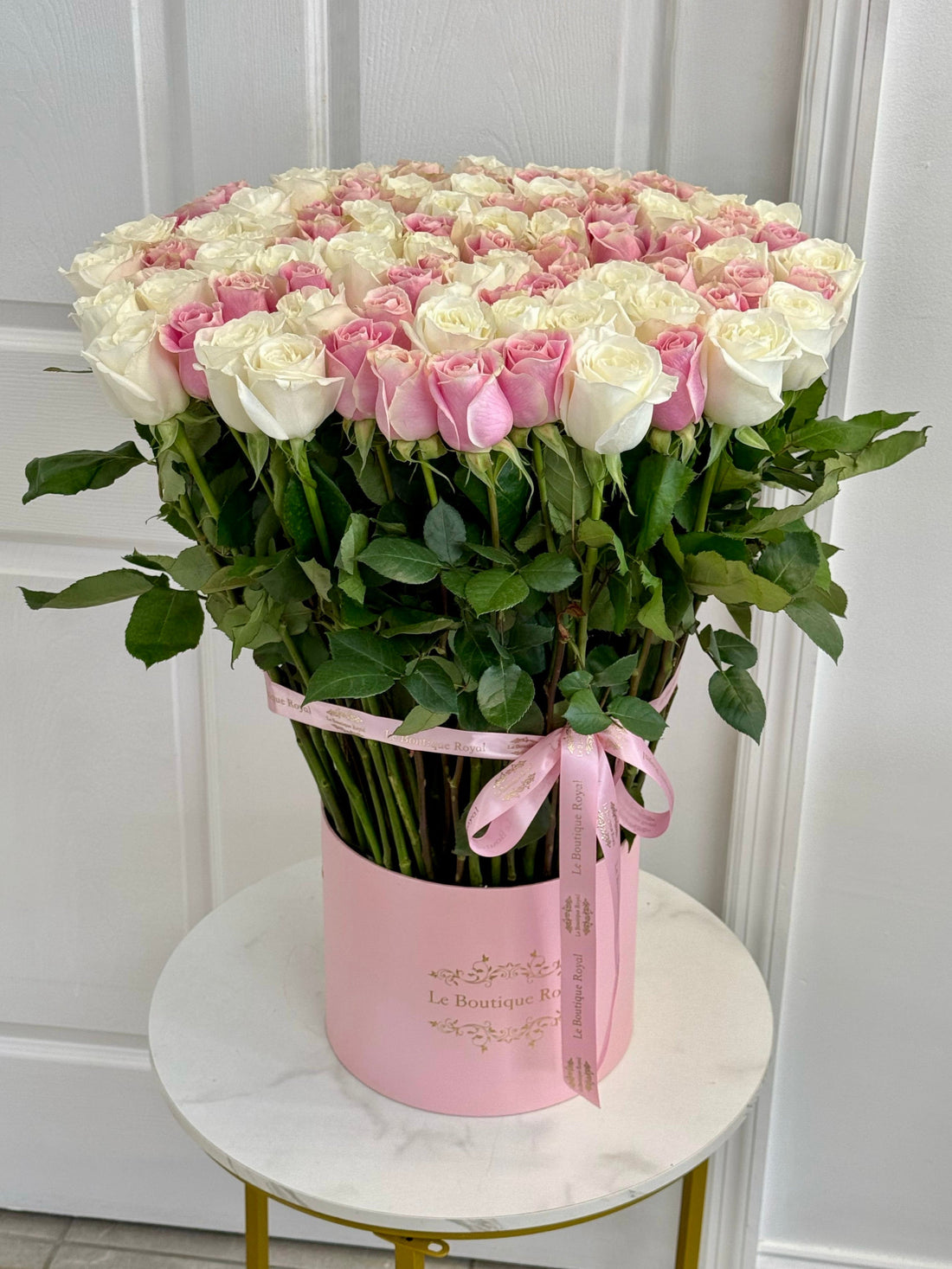 Pink & White Long Stem Roses in Signature Box – Luxury Flower Arrangement | Le Boutique Royal