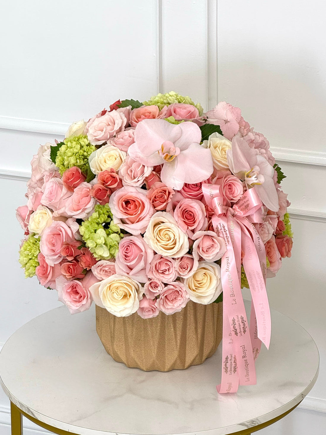 Mezcla de flores de lujo en un jarrón elegante | Le Boutique Royal