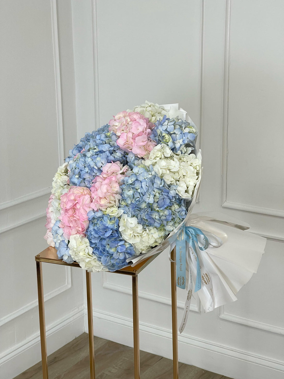 Ramo de flores de hortensias de lujo atado a mano | Le Boutique Royal