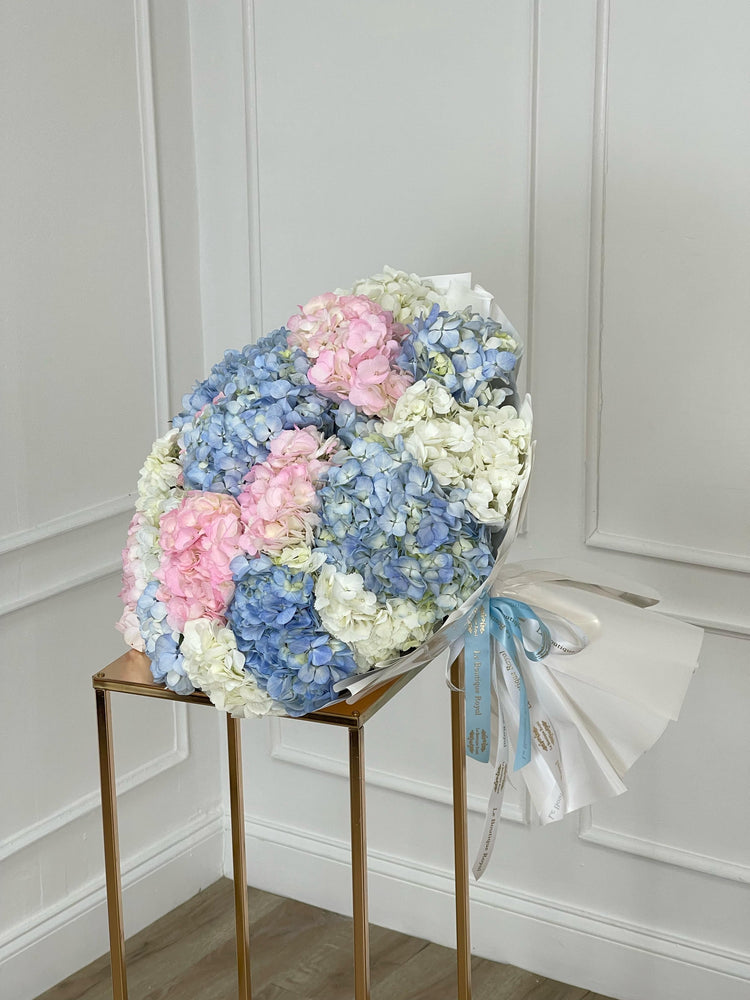 Ramo de flores de hortensias de lujo atado a mano | Le Boutique Royal