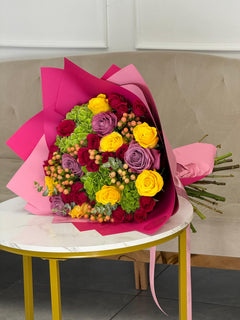 
                    
                      Ramo de flores de temporada de lujo atado a mano | Le Boutique Royal
                    
                  