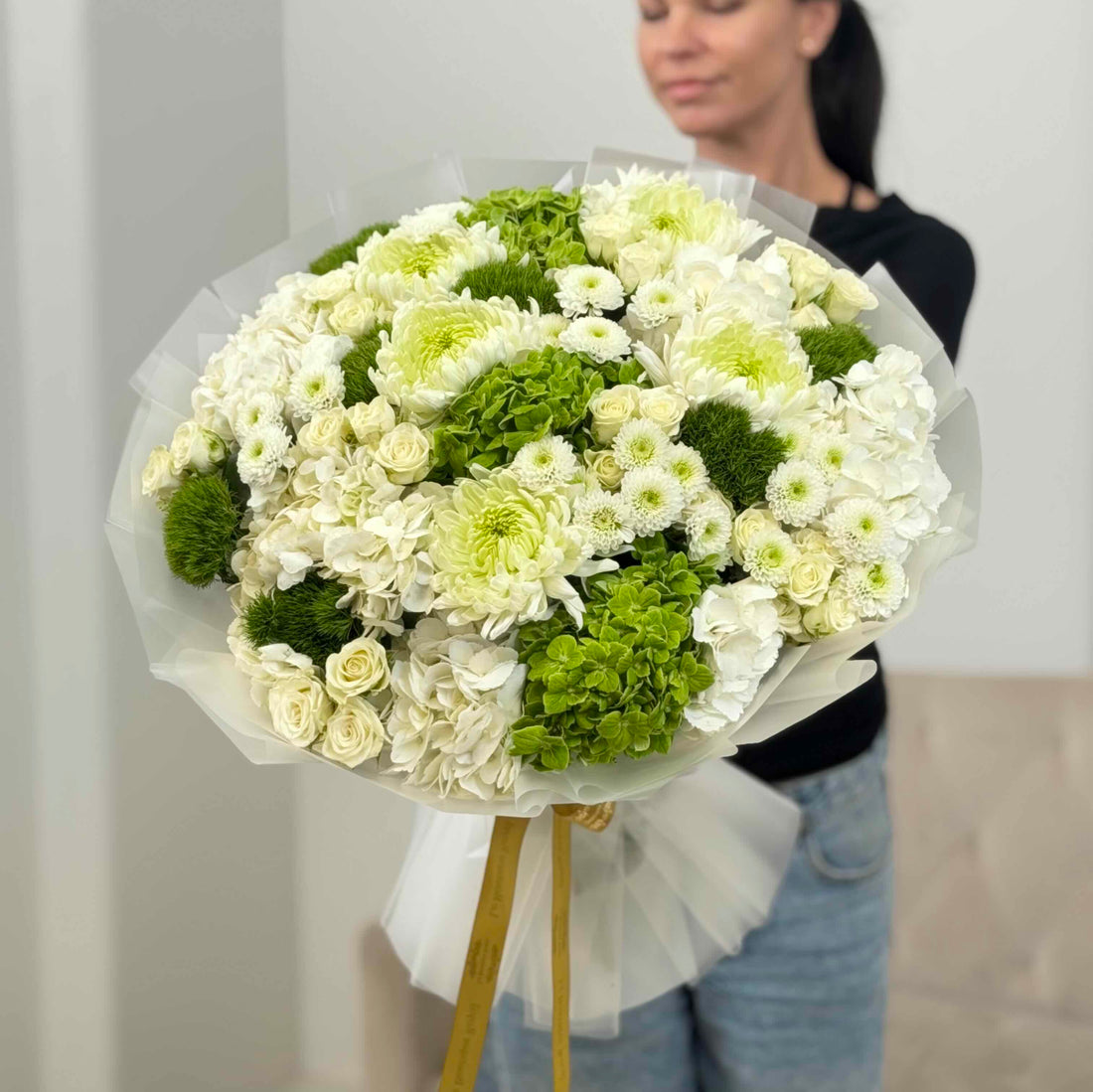 Luxury white and green floral bouquet by Le Boutique Royal in Miami