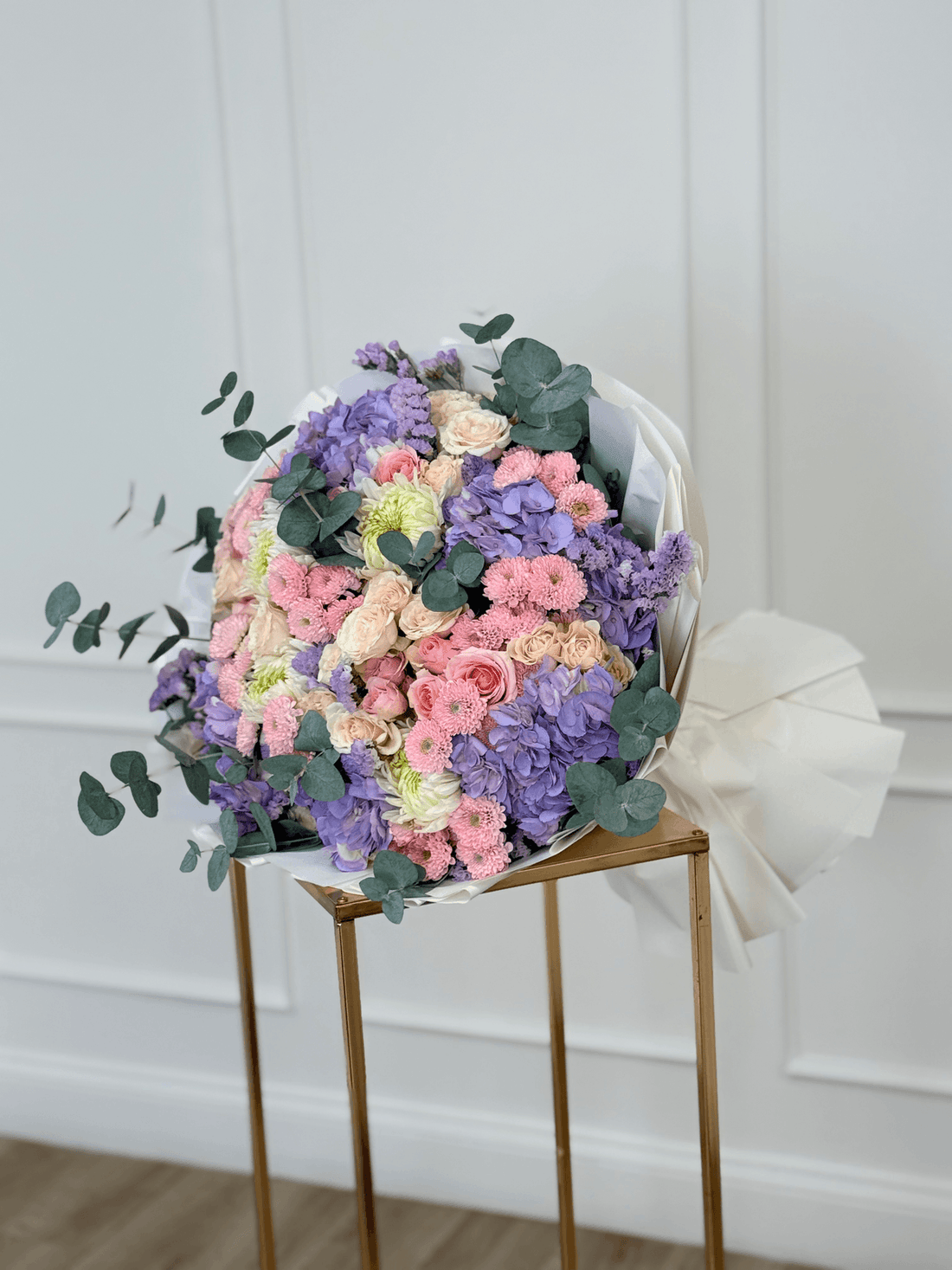 Luxury Hand-Tied Bouquet of Fresh Seasonal Flowers | Le Boutique Royal