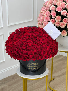 
                    
                      Lujo 100 rosas rojas de Le Boutique Royal
                    
                  