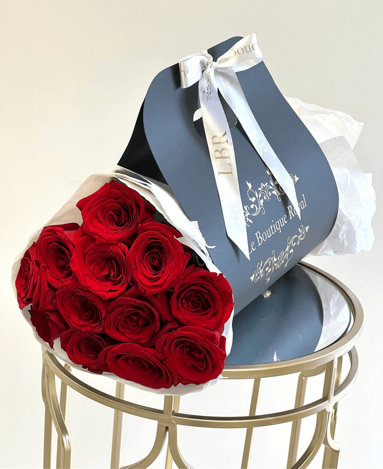 12 Rosas Rojas en Bloom Bag – Entrega de Flores de Lujo en Miami | Le Boutique Royal