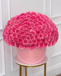 
                    
                      100 Rosas Rosadas en Caja Exclusiva – Arreglo Floral de Lujo | Le Boutique Royal
                    
                  