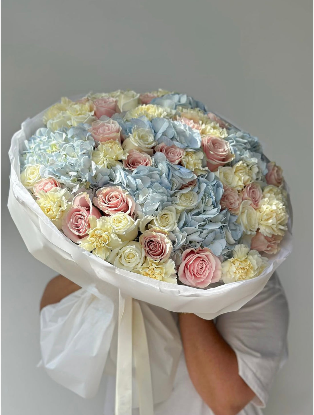 Flores de lujo rosas y azules.