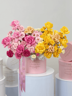 
                    
                      Rosas amarillas y rosadas premium de Le Boutique Royal
                    
                  