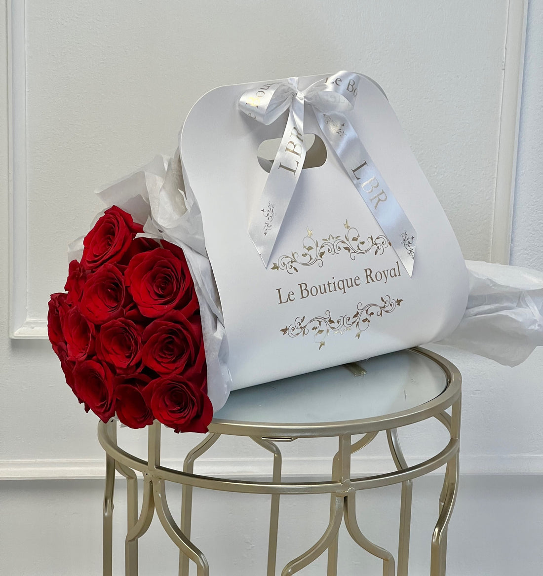 bag with red roses