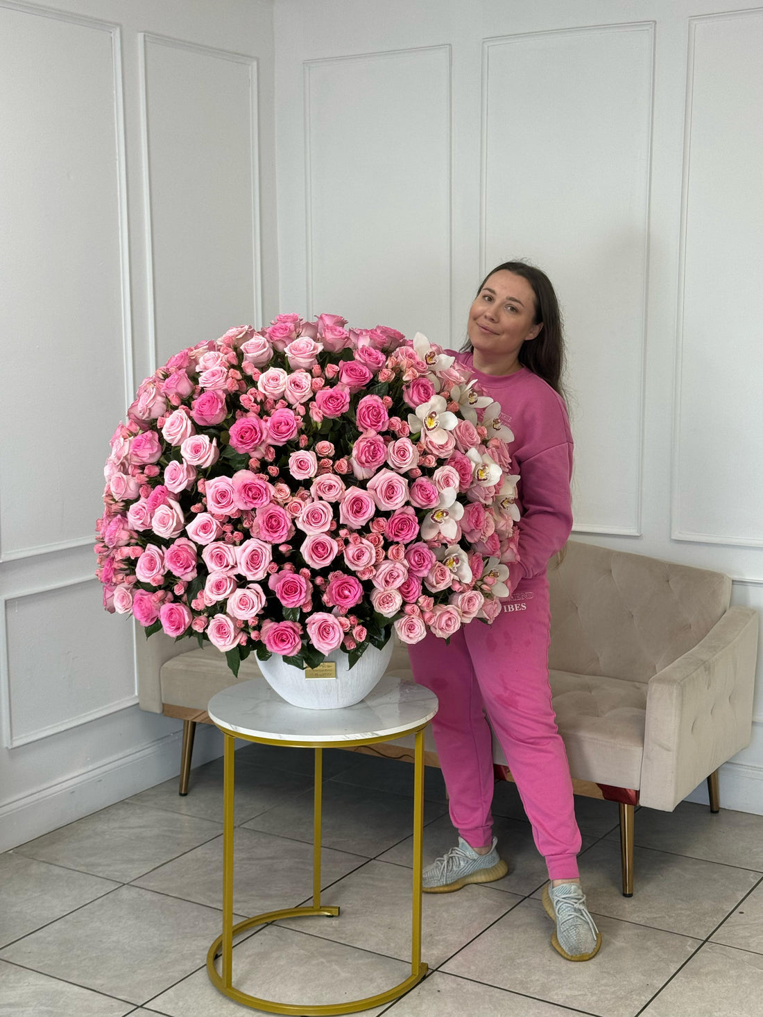 thousand roses in a vase