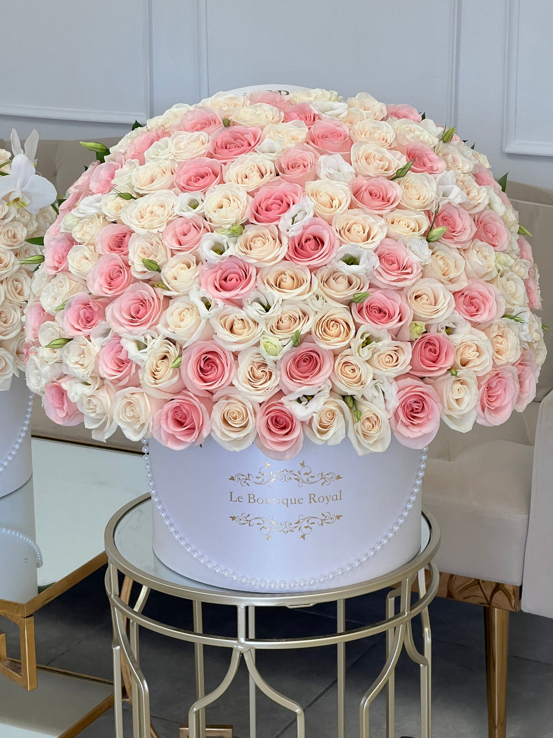 Rosas rosadas y blancas en caja exclusiva – Arreglo floral de lujo | Le Boutique Royal