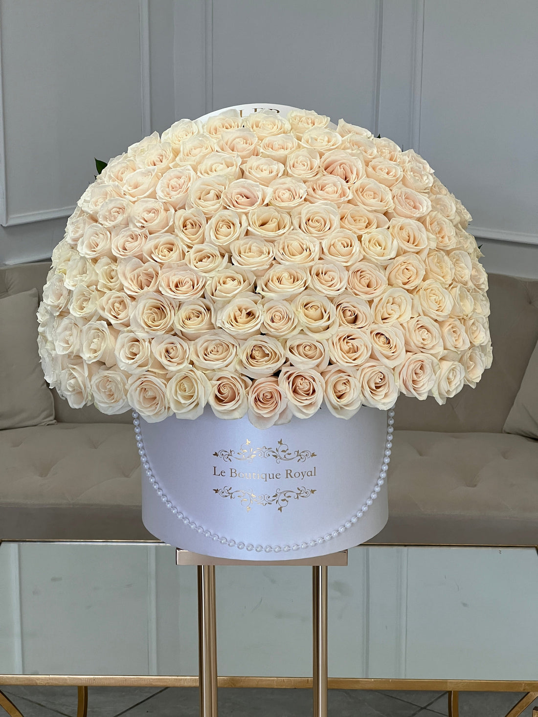 100 rosas blancas premium en una caja blanca