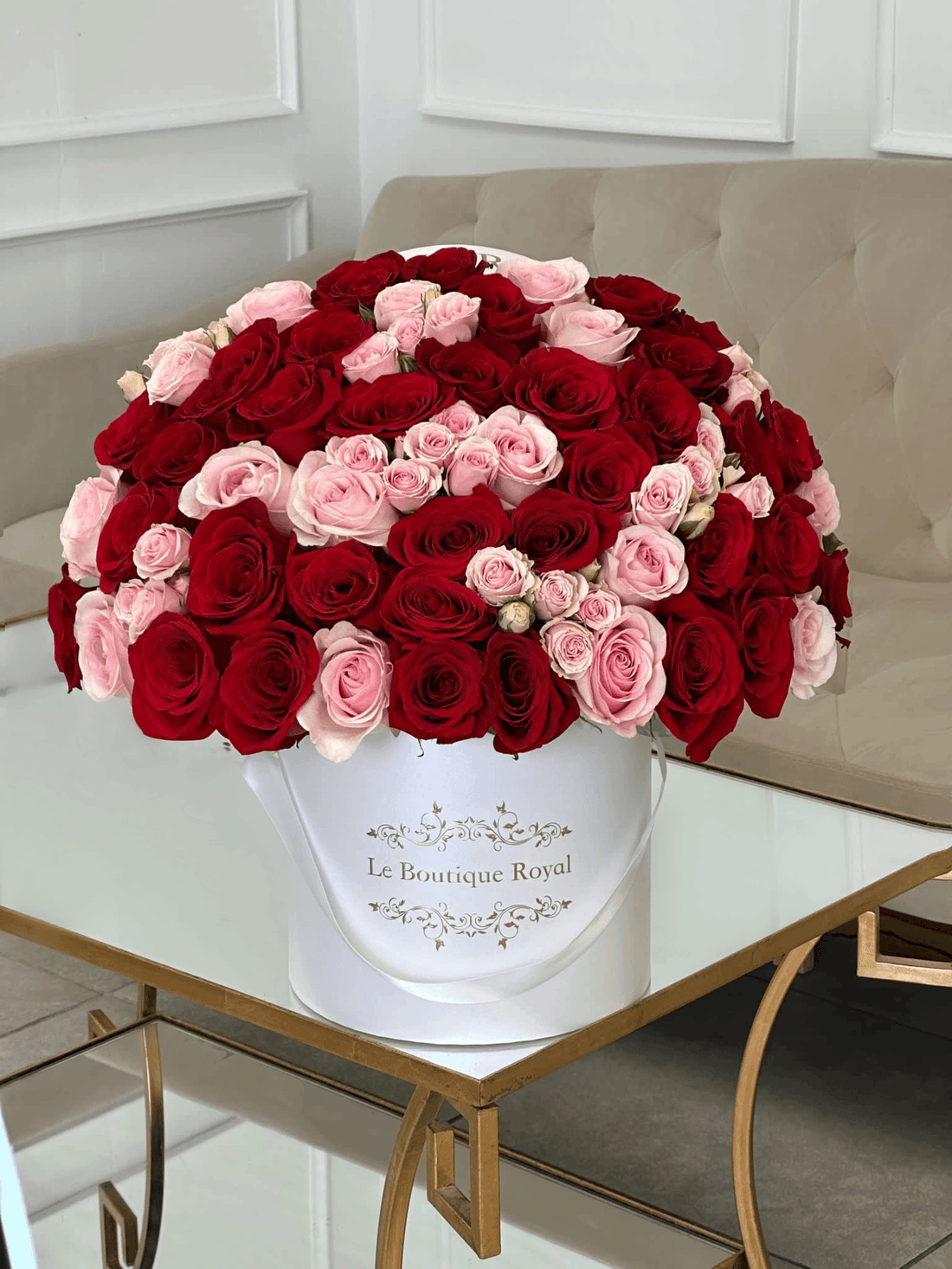 Rosas rosadas y rojas y mini rosas en caja exclusiva – Arreglo floral de lujo | Le Boutique Royal