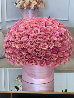 
                    
                      Arreglo de 100 rosas rosadas.
                    
                  