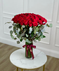 
                    
                      Luxury Red Roses in Elegant Vase – Premium Long Stem Flower Arrangement | Le Boutique Royal
                    
                  
