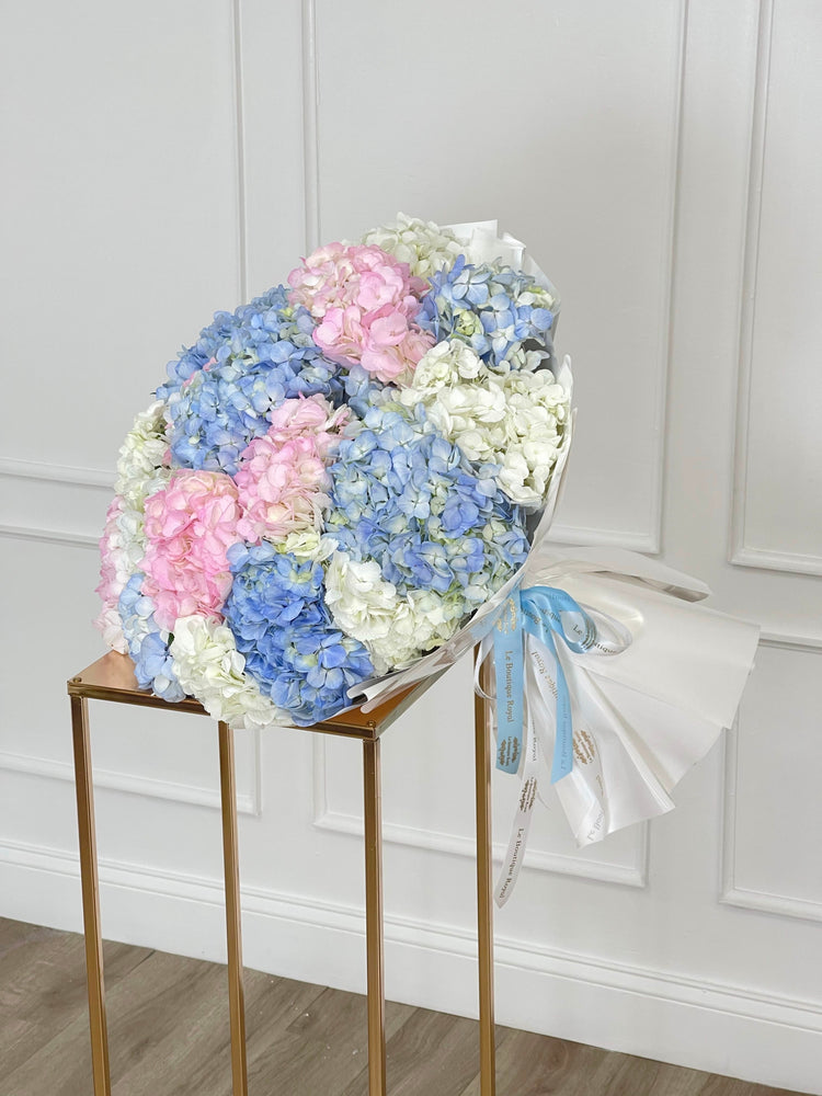 Ramo de flores de hortensias de lujo atado a mano | Le Boutique Royal