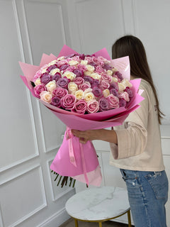 
                    
                      Rosas rosadas, moradas y blancas de tallo largo
                    
                  