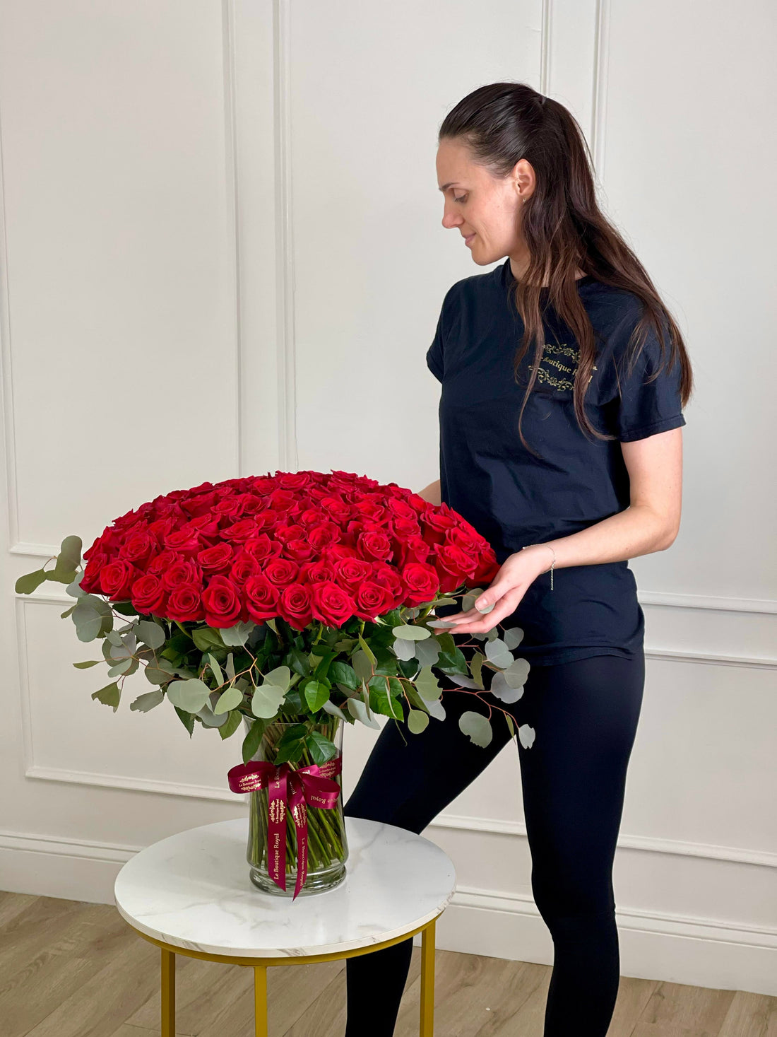 Luxury Red Roses in Elegant Vase – Premium Long Stem Flower Arrangement | Le Boutique Royal