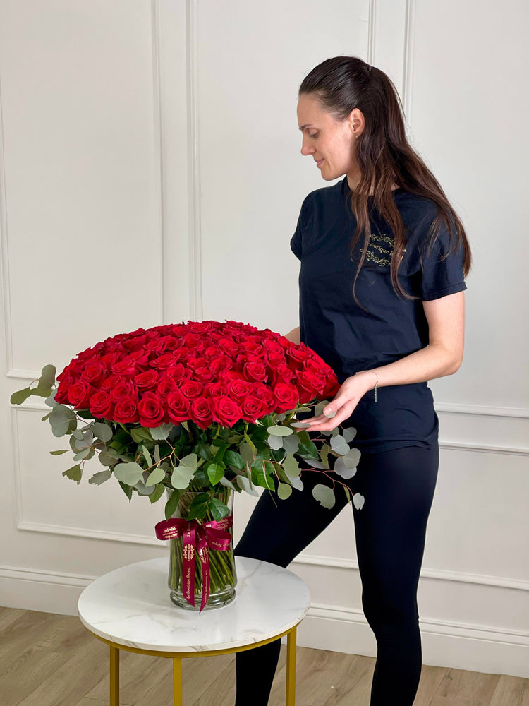 Luxury Red Roses in Elegant Vase – Premium Long Stem Flower Arrangement | Le Boutique Royal
