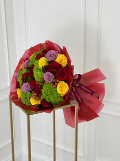 
                    
                      Ramo de flores de temporada de lujo atado a mano | Le Boutique Royal
                    
                  