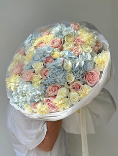 
                    
                      Hortensias y rosas premium
                    
                  