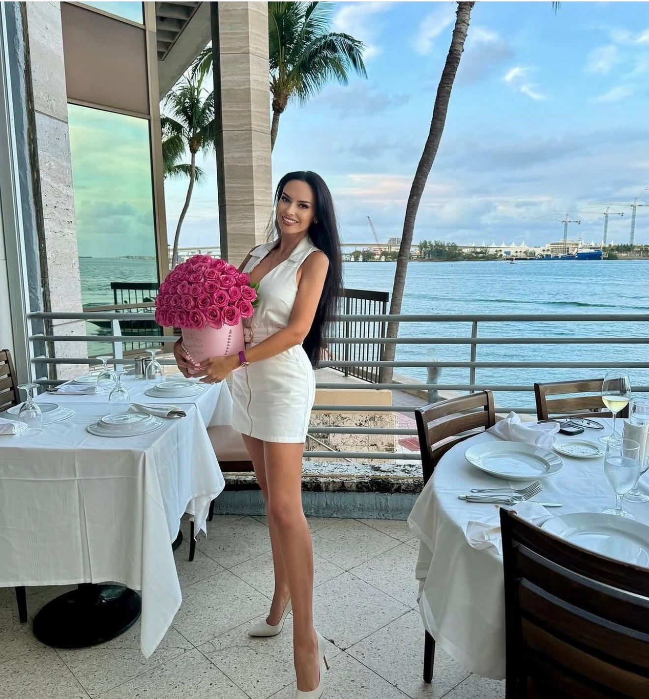 Le Boutique Royal customer gallery with pink roses in Miami