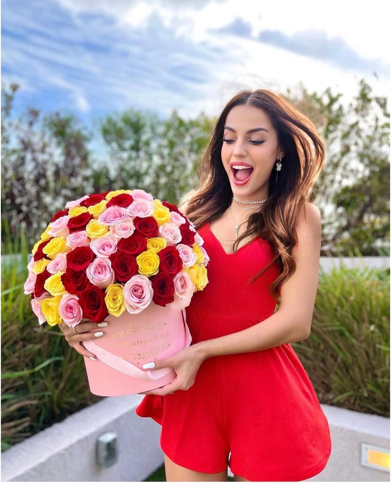 Galería de clientes Le Boutique Royal con un colorido ramo de rosas
