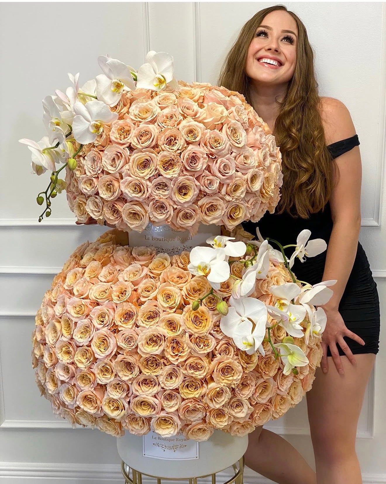 Galería de clientes Le Boutique Royal con arreglos de rosas color durazno