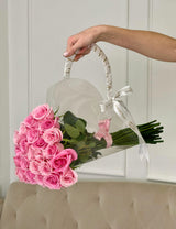 Dos docenas de rosas rosadas en Bloom Bag – Entrega de flores de lujo en Miami | Le Boutique Royal