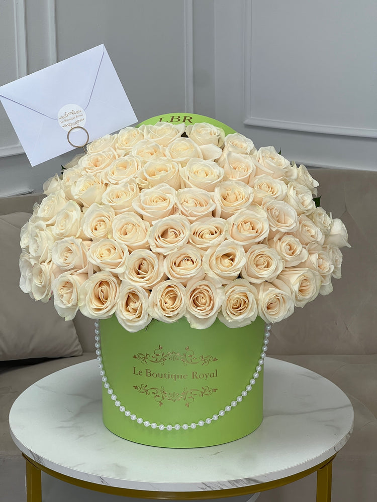 Entrega de rosas blancas en Miami Le Boutique Royal