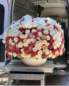 
                    
                      Luxury Flowers
                    
                  