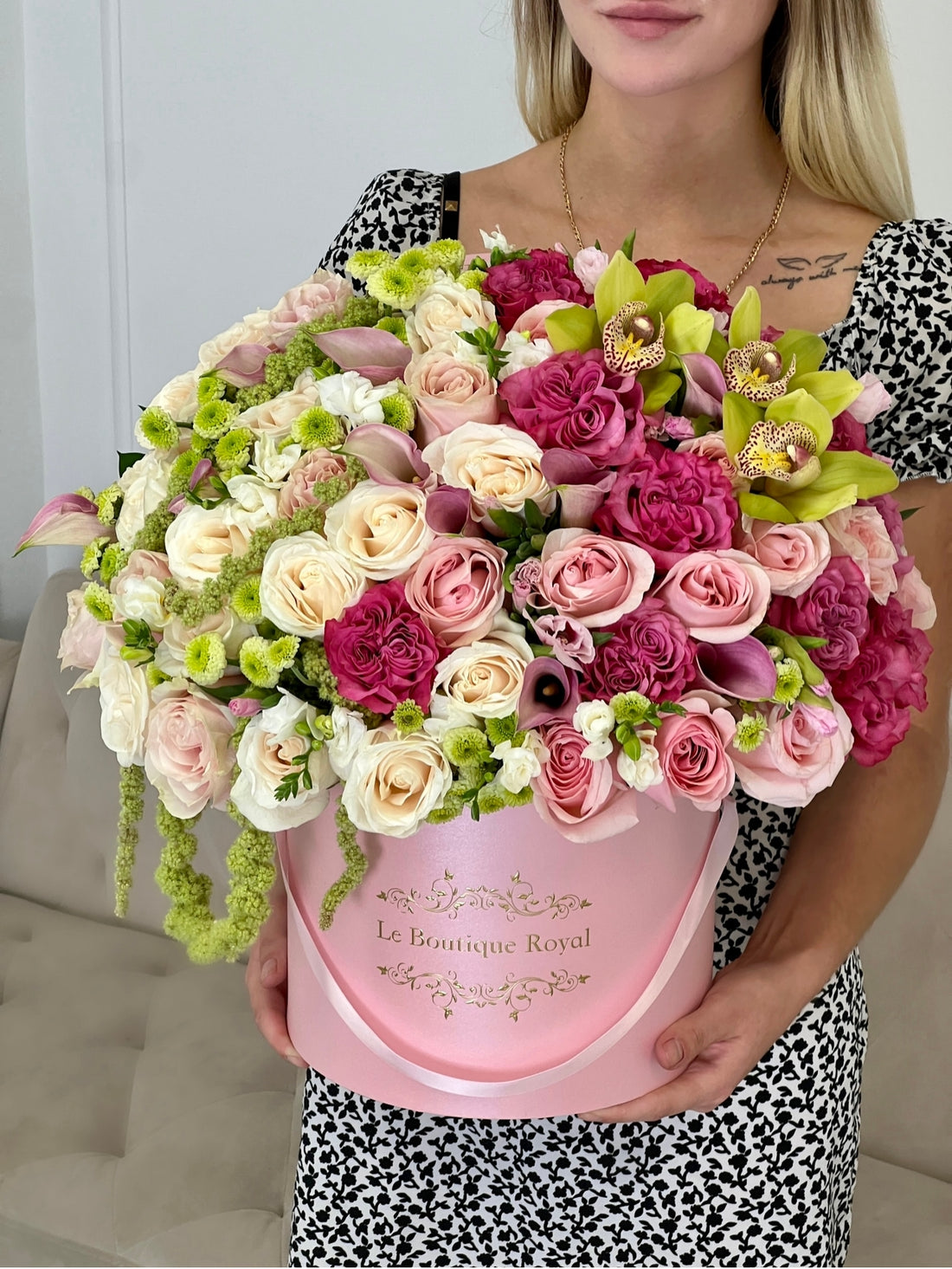 Mezcla exótica de flores verdes y rosas – Arreglo floral de lujo en Miami | Le Boutique Royal